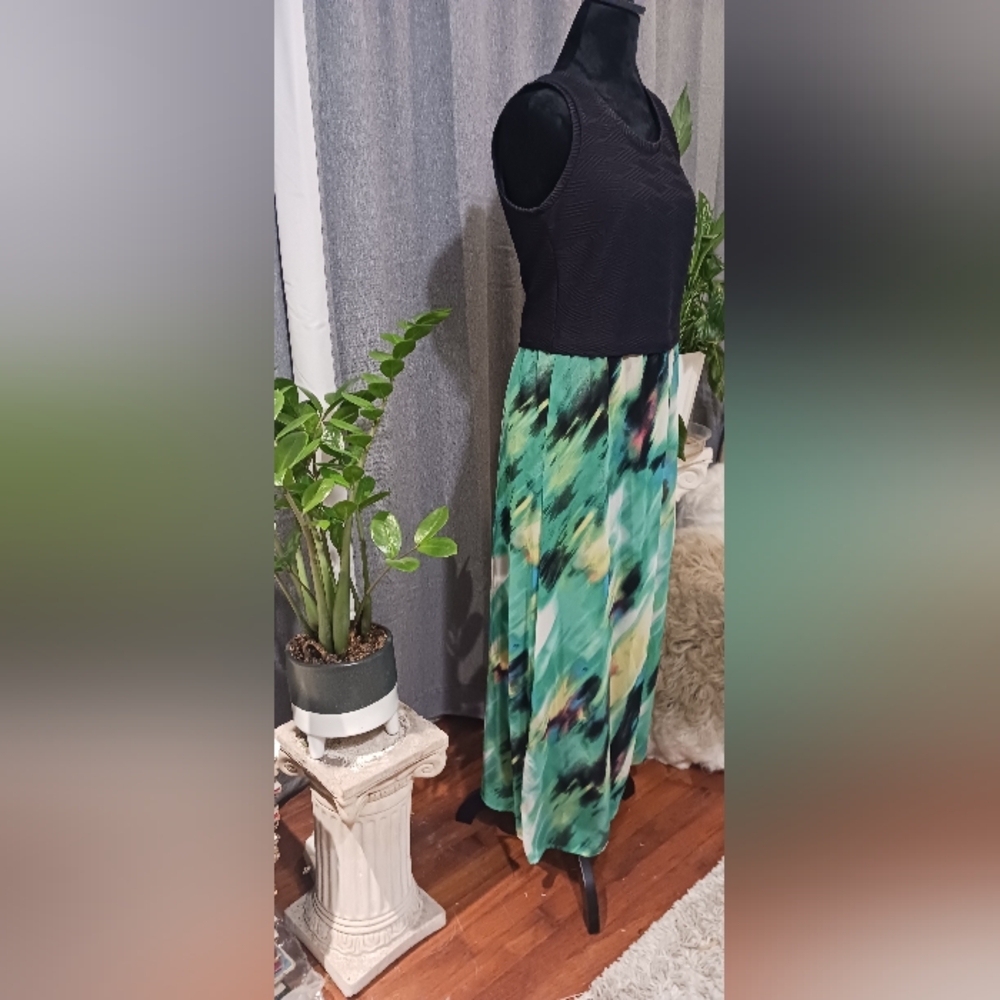 Calvin Klein Abstract Green Maxi DRESS - Picture 5 of 5